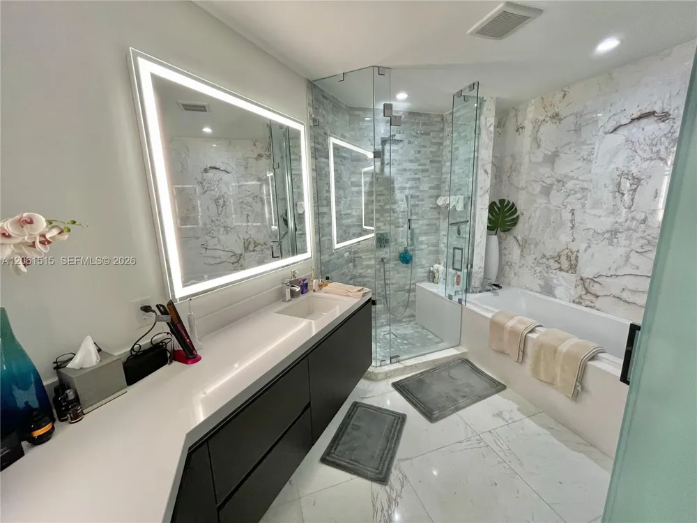 851 NE 1st Ave #2605 Miami, FL 33132