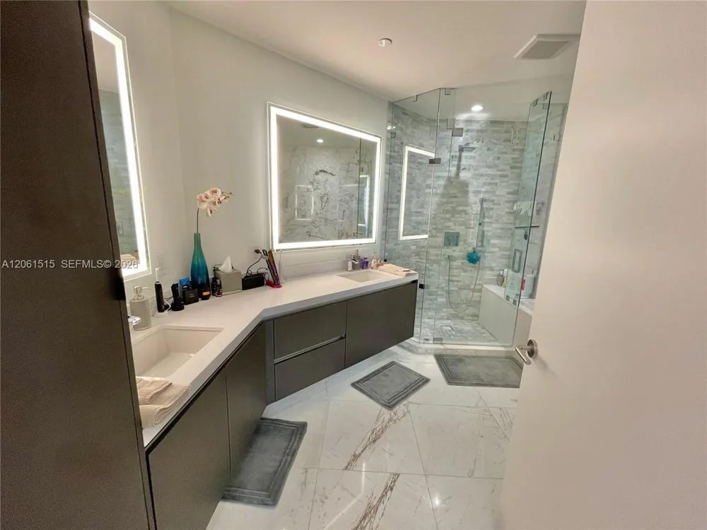 851 NE 1st Ave #2605 Miami, FL 33132