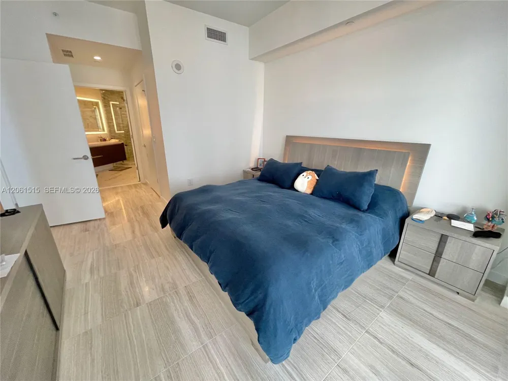851 NE 1st Ave #2605 Miami, FL 33132