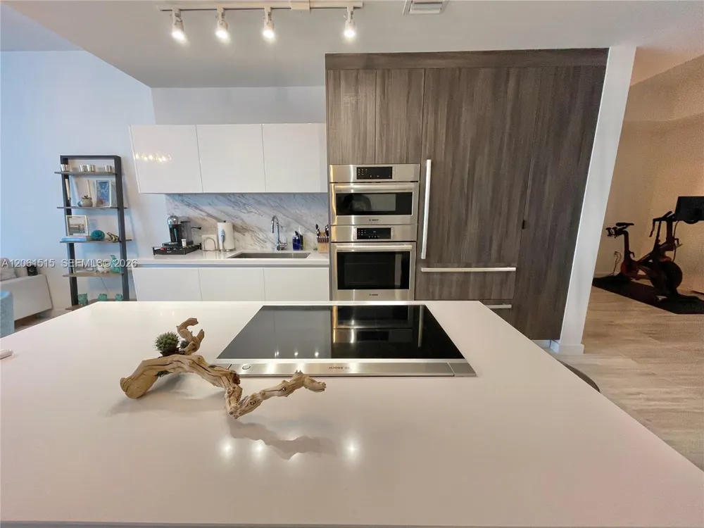 851 NE 1st Ave #2605 Miami, FL 33132