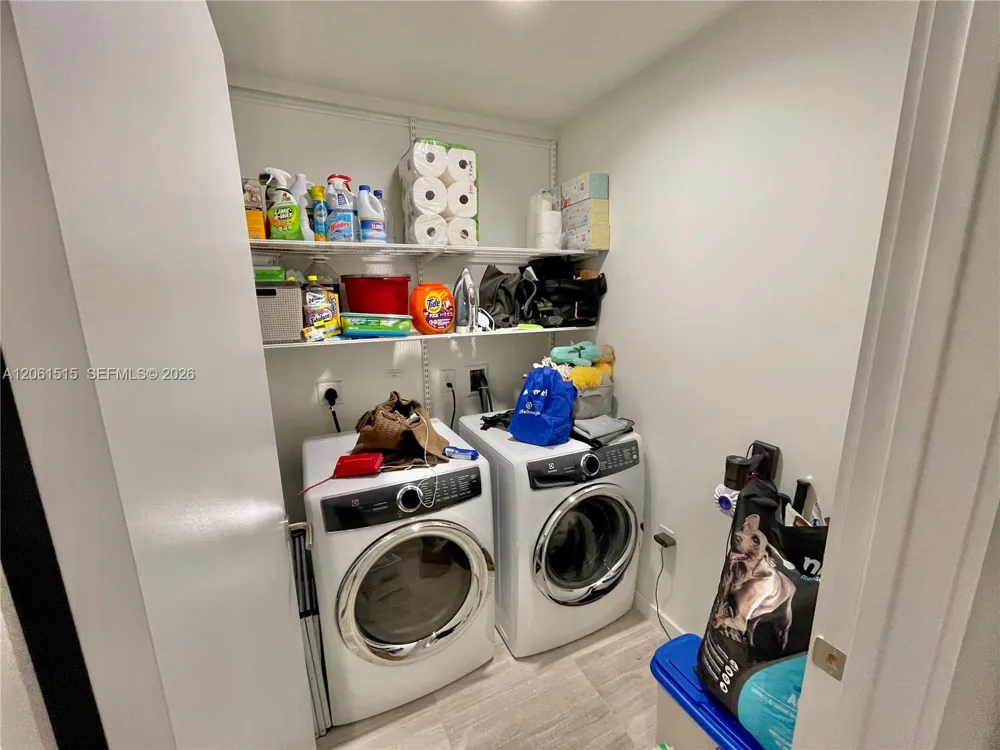 851 NE 1st Ave #2605 Miami, FL 33132