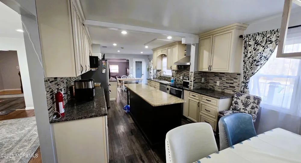 7 Stradford Road Parlin, NJ 08859