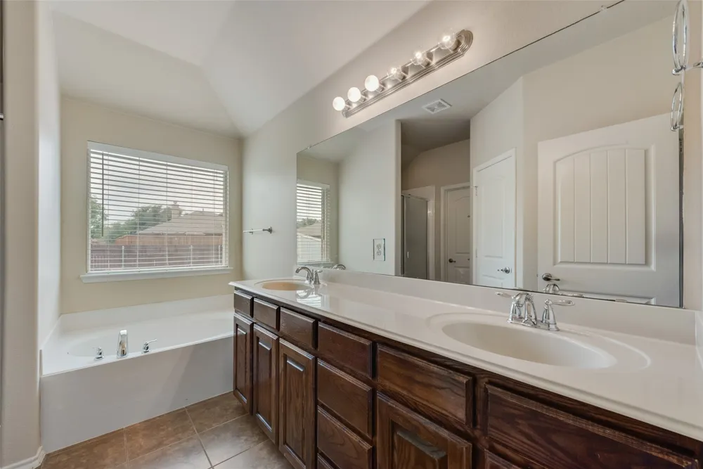 1077 Hampton Bay Drive Rockwall, TX 75087