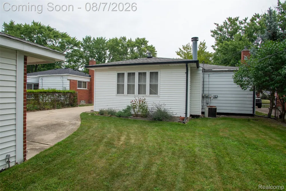29505 Milton Avenue Madison Heights City, MI 48071