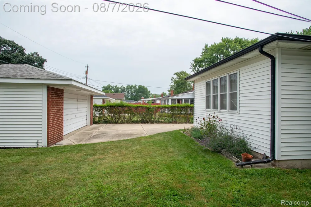 29505 Milton Avenue Madison Heights City, MI 48071