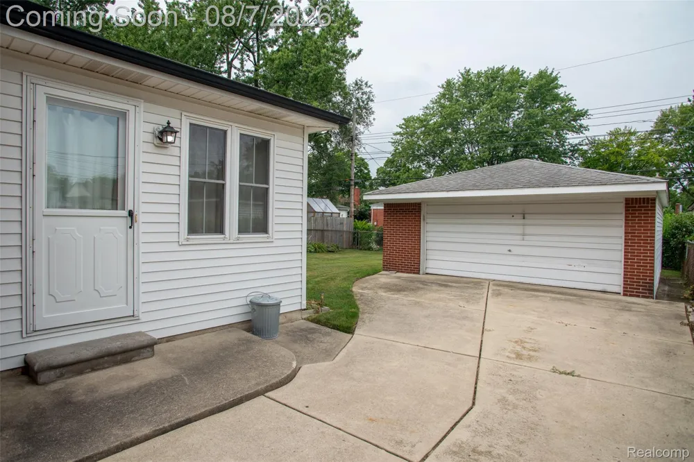 29505 Milton Avenue Madison Heights City, MI 48071