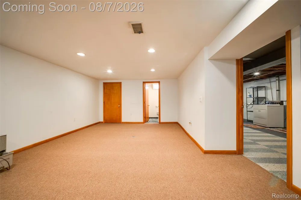 29505 Milton Avenue Madison Heights City, MI 48071