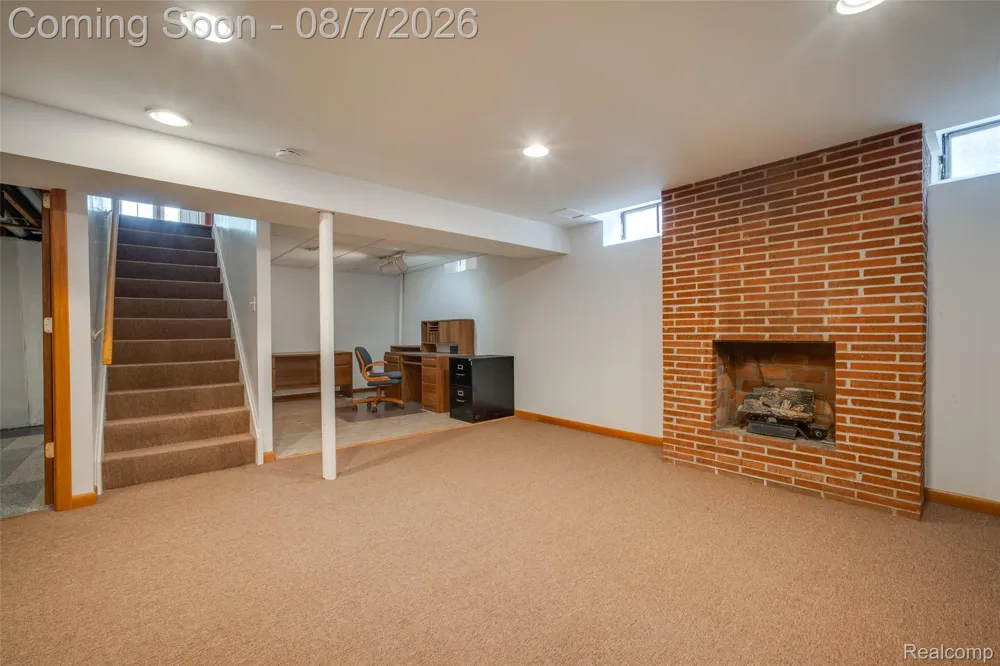 29505 Milton Avenue Madison Heights City, MI 48071