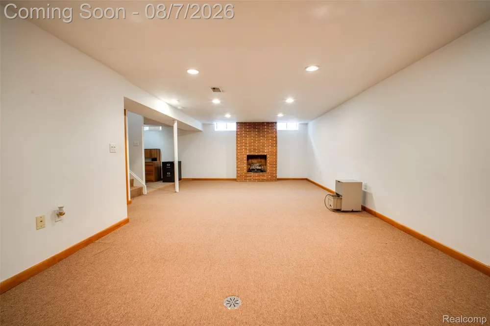29505 Milton Avenue Madison Heights City, MI 48071