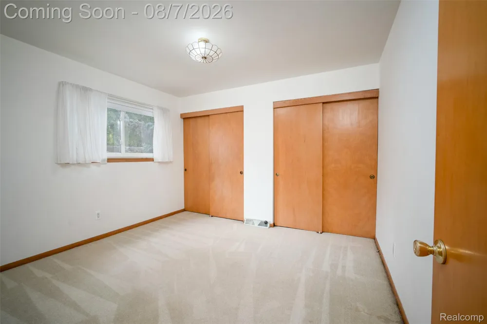 29505 Milton Avenue Madison Heights City, MI 48071