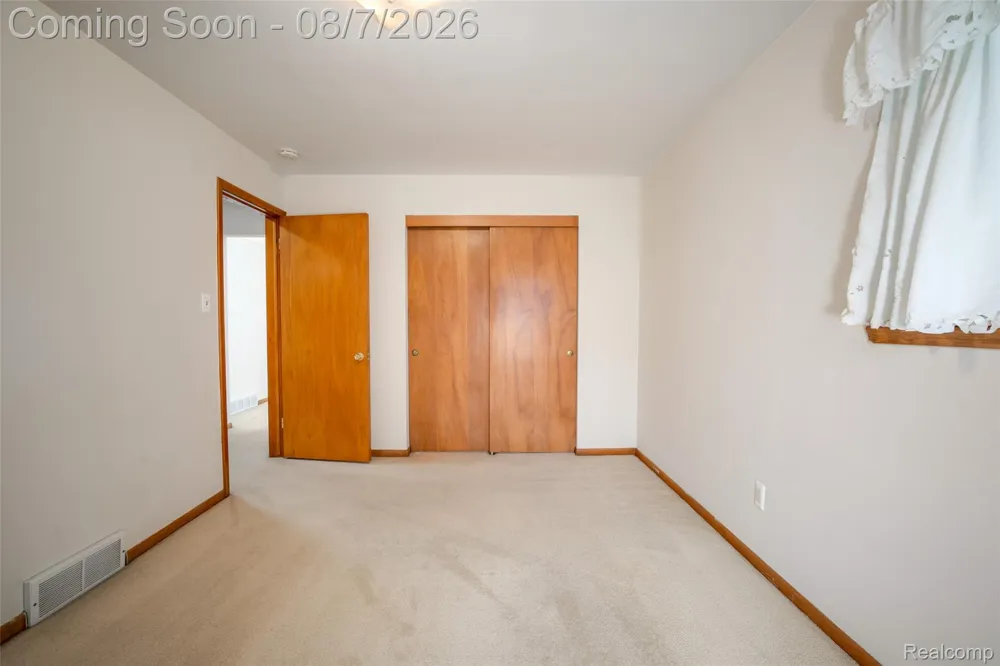 29505 Milton Avenue Madison Heights City, MI 48071