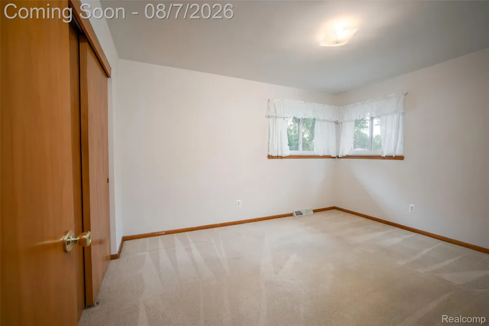 29505 Milton Avenue Madison Heights City, MI 48071