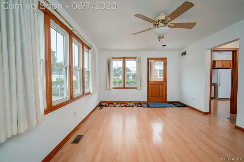 29505 Milton Avenue Madison Heights City, MI 48071
