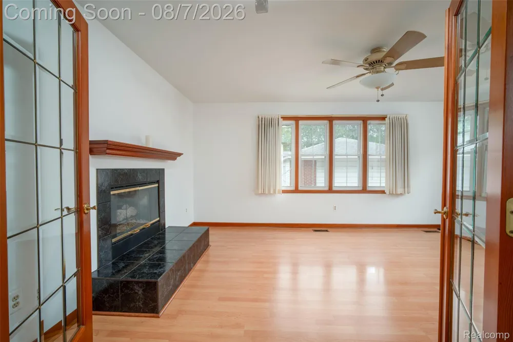 29505 Milton Avenue Madison Heights City, MI 48071
