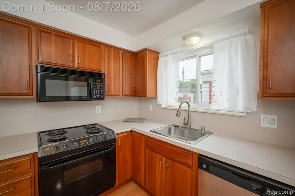 29505 Milton Avenue Madison Heights City, MI 48071