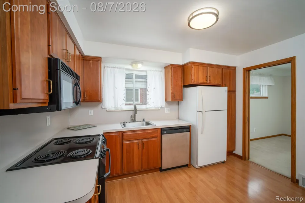 29505 Milton Avenue Madison Heights City, MI 48071