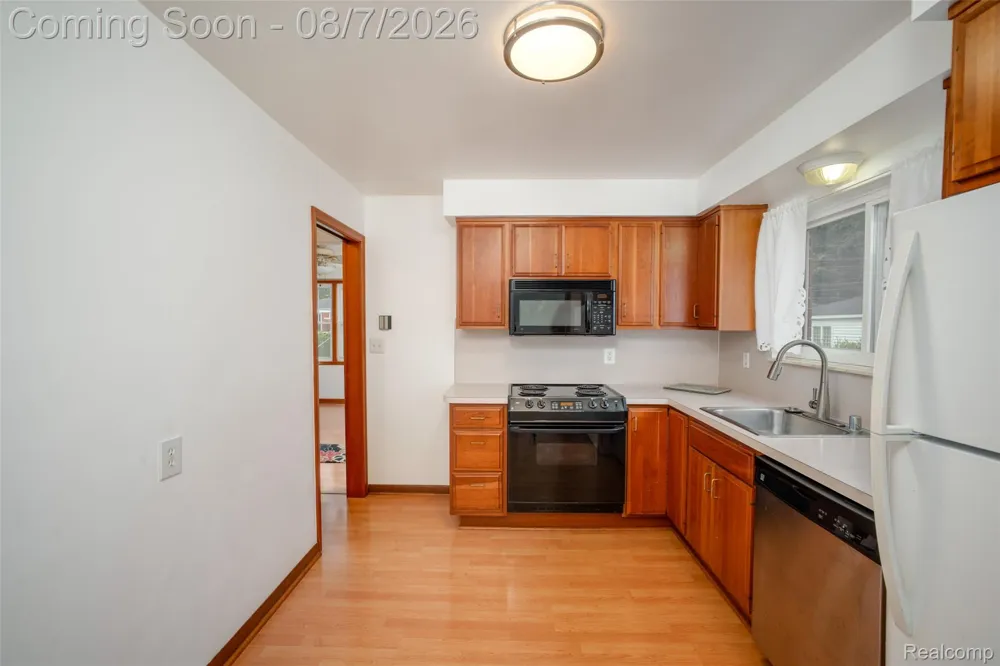29505 Milton Avenue Madison Heights City, MI 48071