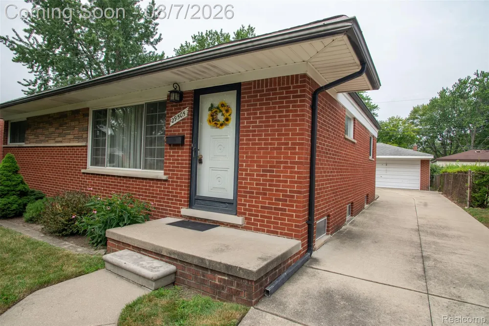 29505 Milton Avenue Madison Heights City, MI 48071