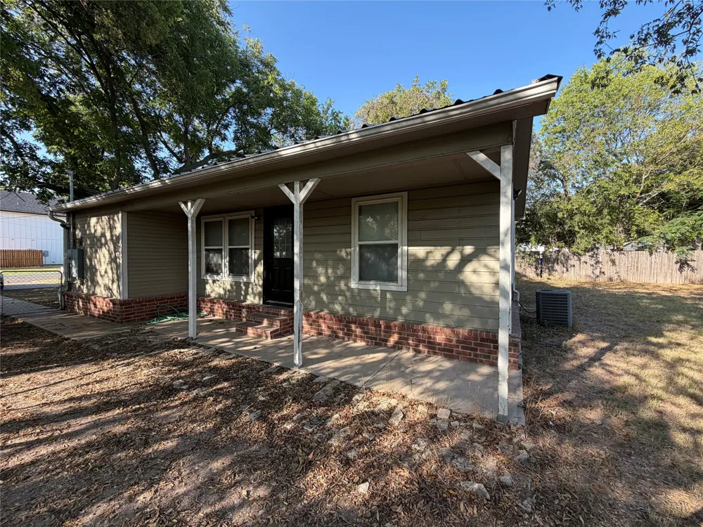 979 W Pecan Street Stephenville, TX 76401