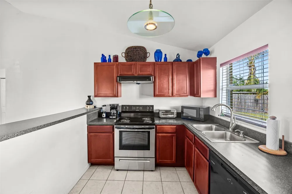 913 SE FORREST PARK DRIVE Stuart, FL 34994
