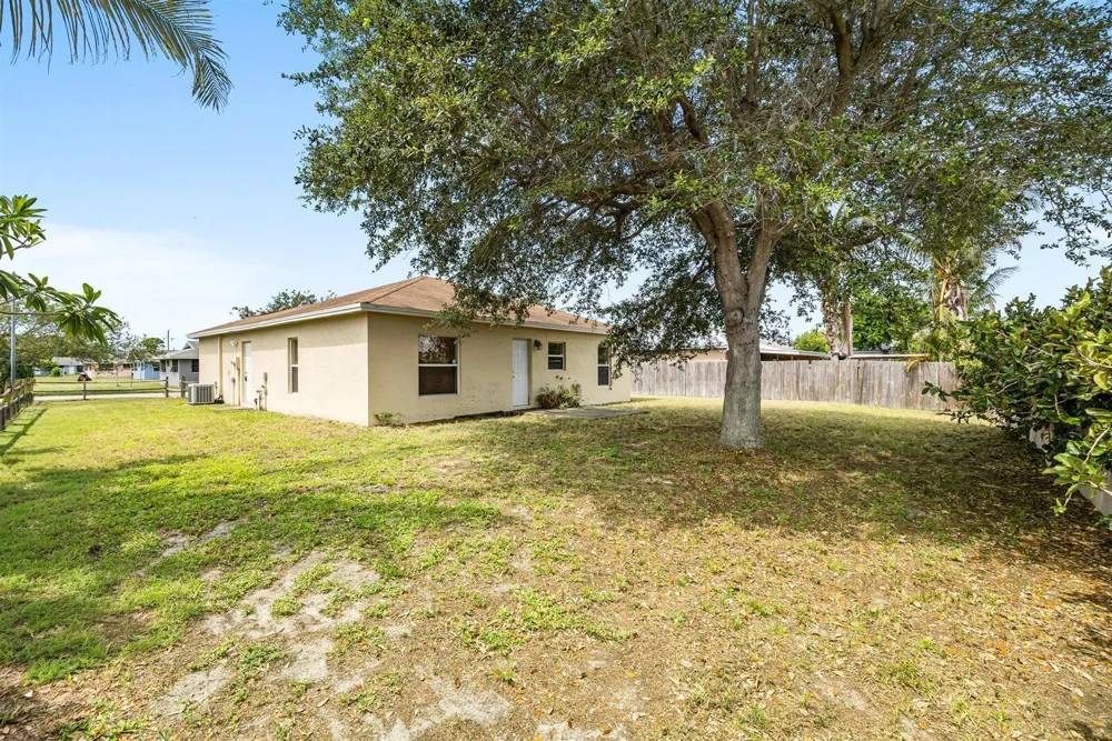 913 SE FORREST PARK DRIVE Stuart, FL 34994