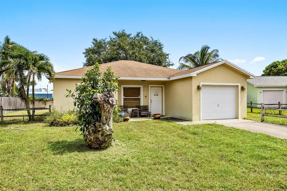 913 SE FORREST PARK DRIVE Stuart, FL 34994