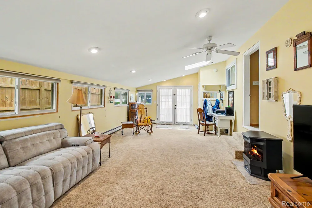 1210 Sunrise Park Street Genoa Township, MI 48843