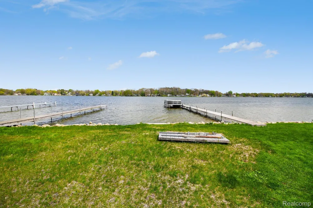 1210 Sunrise Park Street Genoa Township, MI 48843