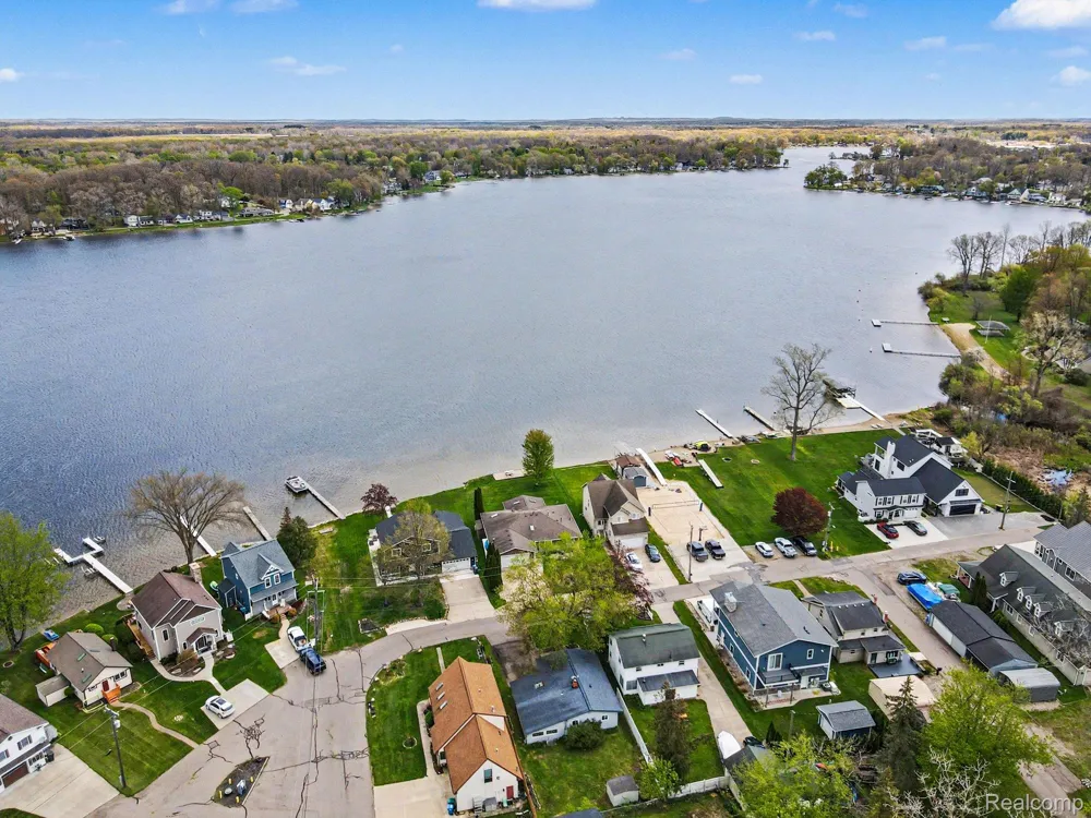 1210 Sunrise Park Street Genoa Township, MI 48843