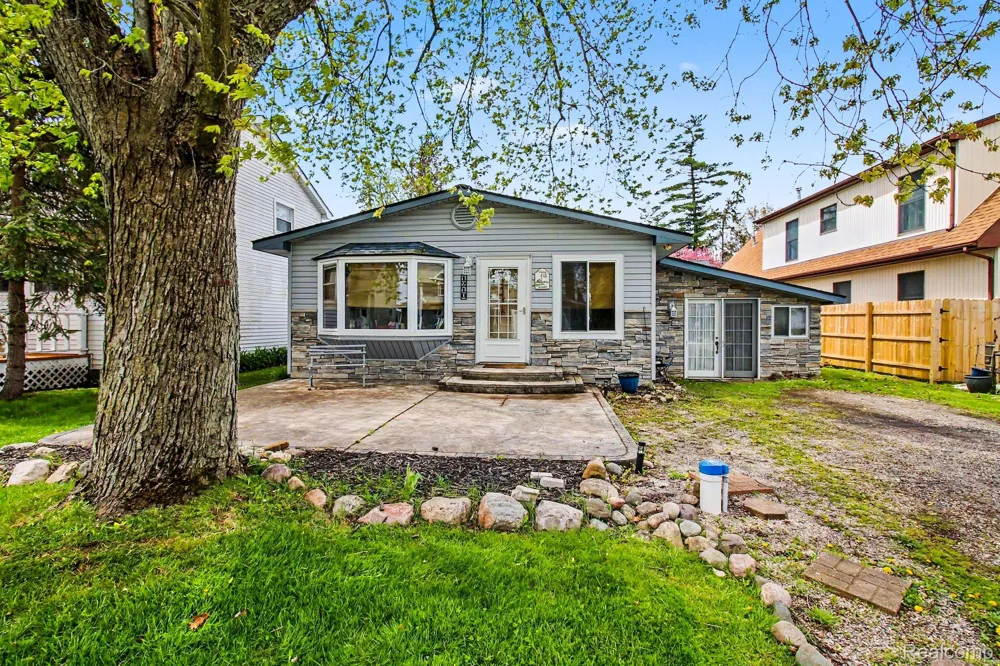 1210 Sunrise Park Street Genoa Township, MI 48843