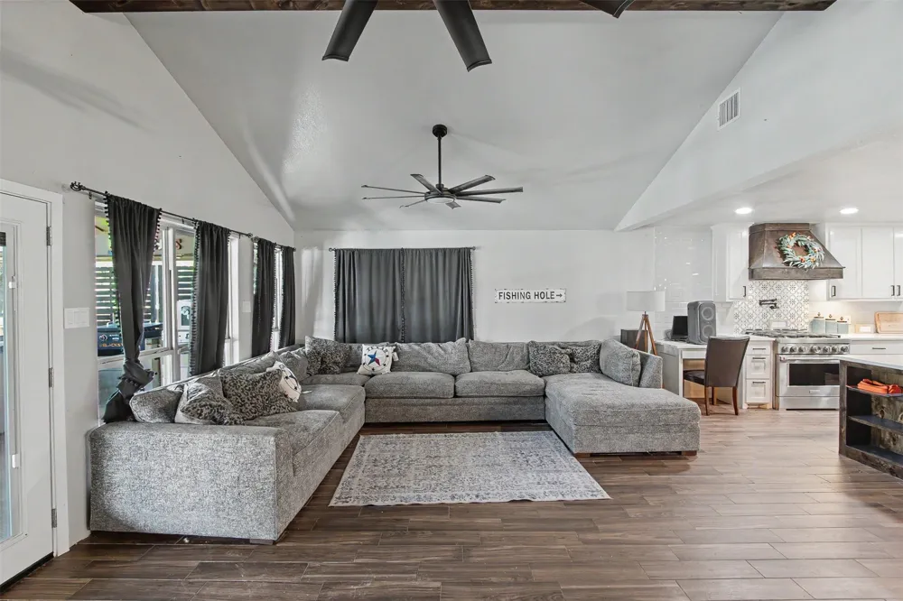 3801 Quail Run Granbury, TX 76049