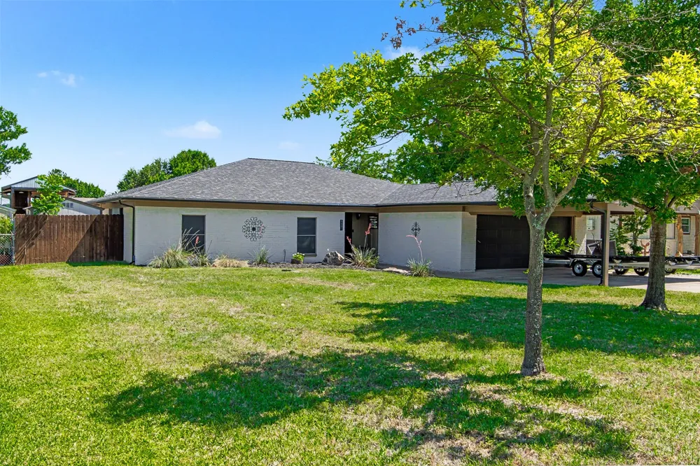 3801 Quail Run Granbury, TX 76049