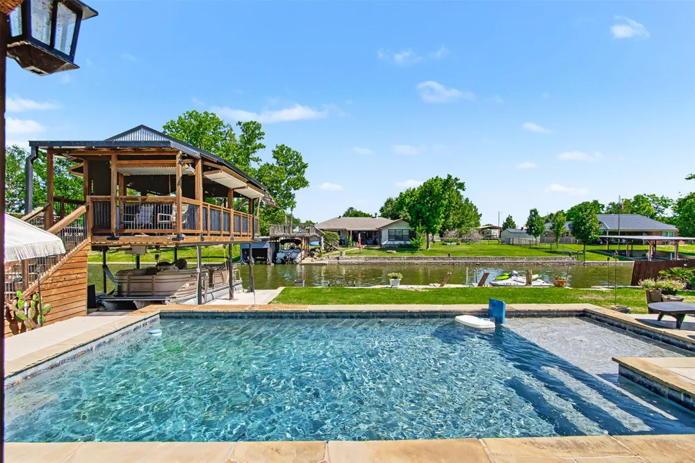 3801 Quail Run Granbury, TX 76049
