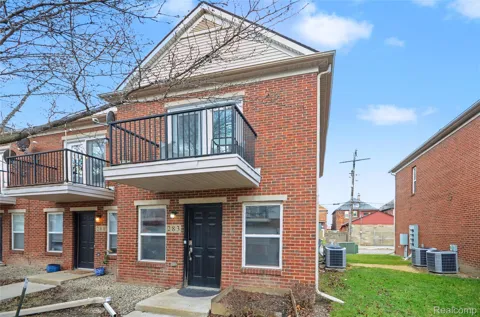 283 E Palmer Street #8