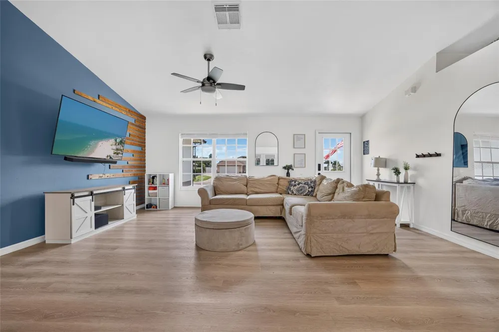 1821 SW 22ND TERRACE Cape Coral, FL 33991