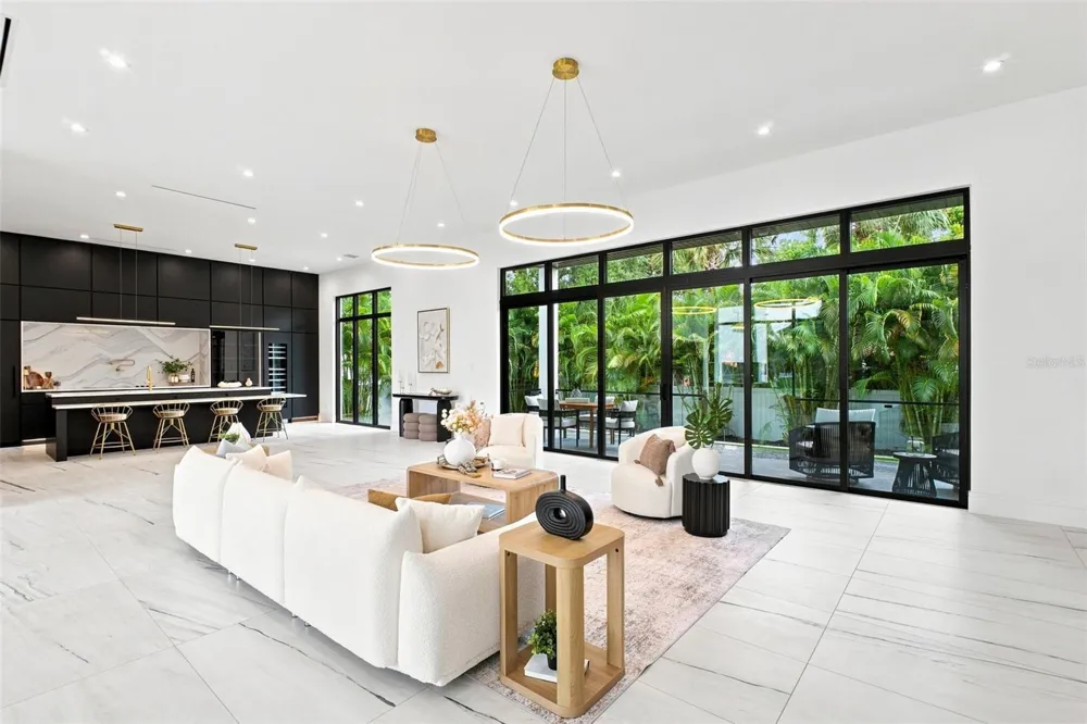 1076 SNELL ISLE BOULEVARD NE St Petersburg, FL 33704