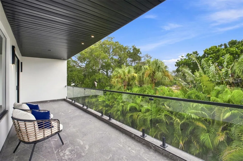 1076 SNELL ISLE BOULEVARD NE St Petersburg, FL 33704
