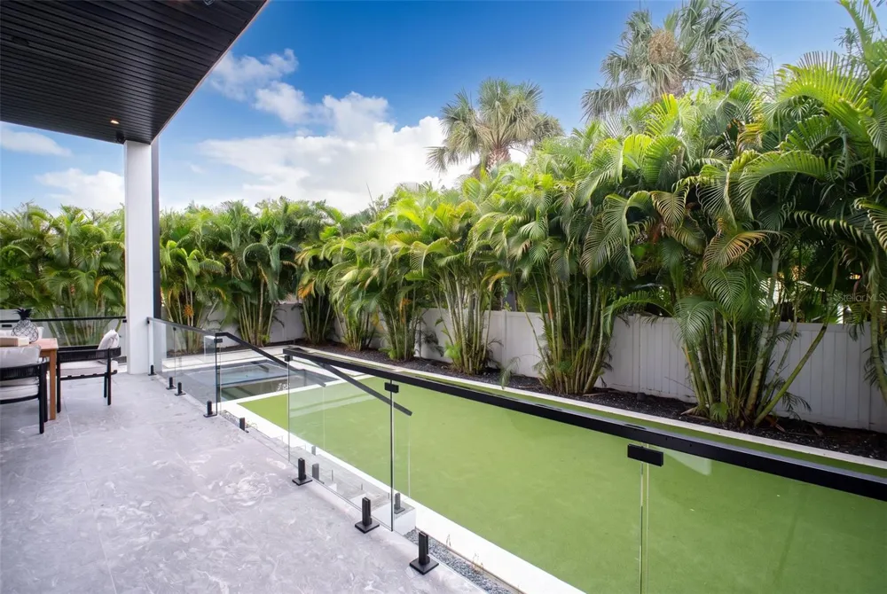 1076 SNELL ISLE BOULEVARD NE St Petersburg, FL 33704