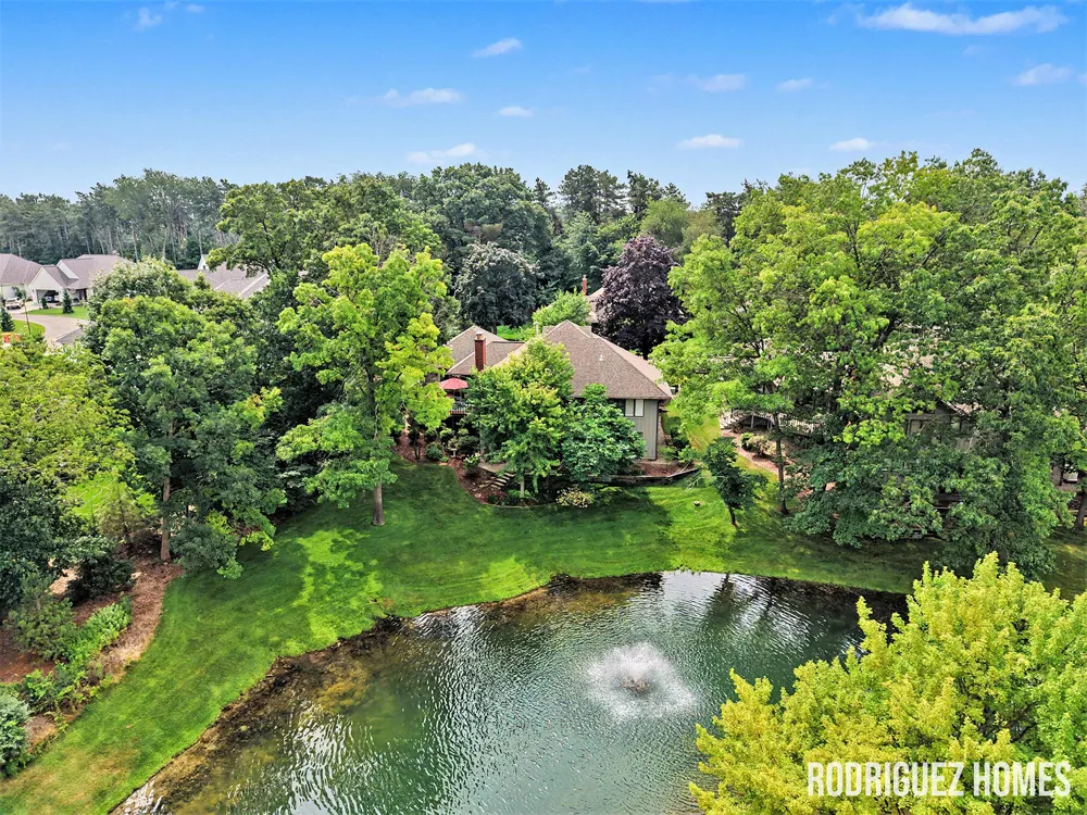 6270 Heathmoor Court SE Grand Rapids, MI 49546
