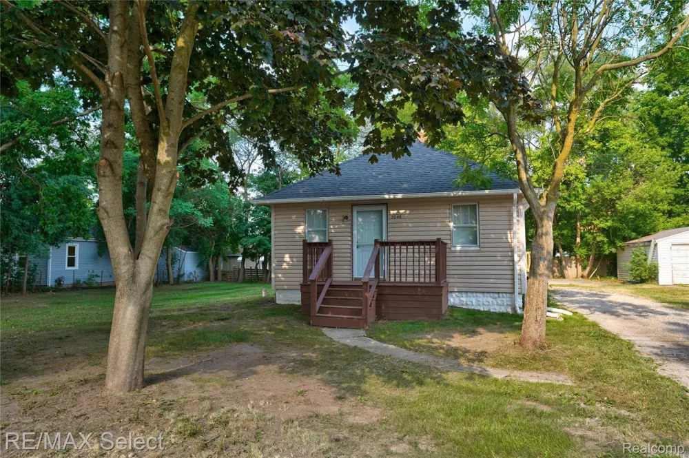 2046 Lambden Road Flint Charter Township, MI 48532