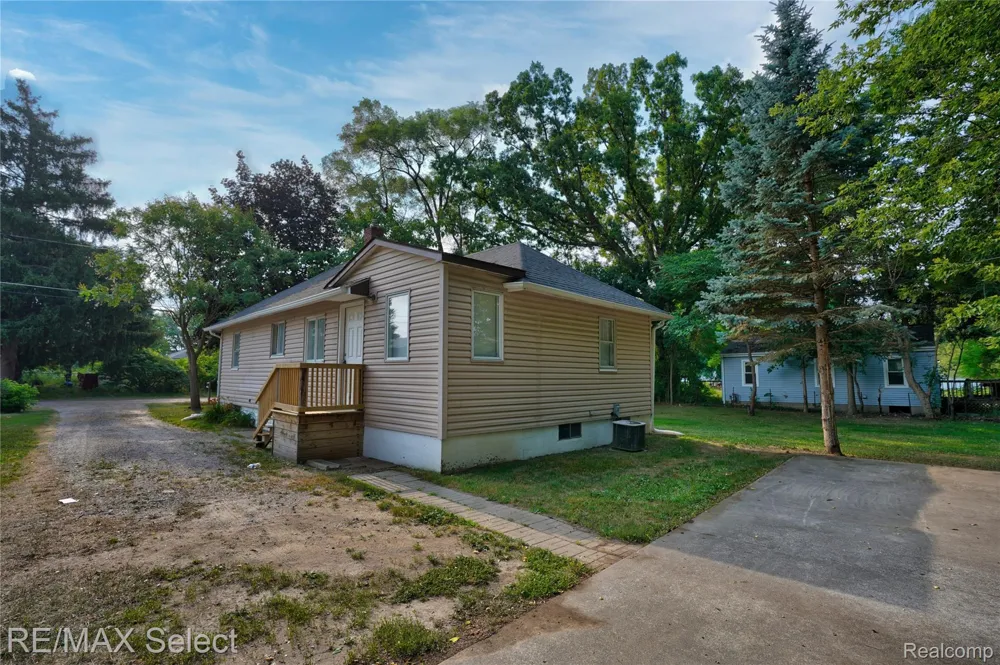 2046 Lambden Road Flint Charter Township, MI 48532
