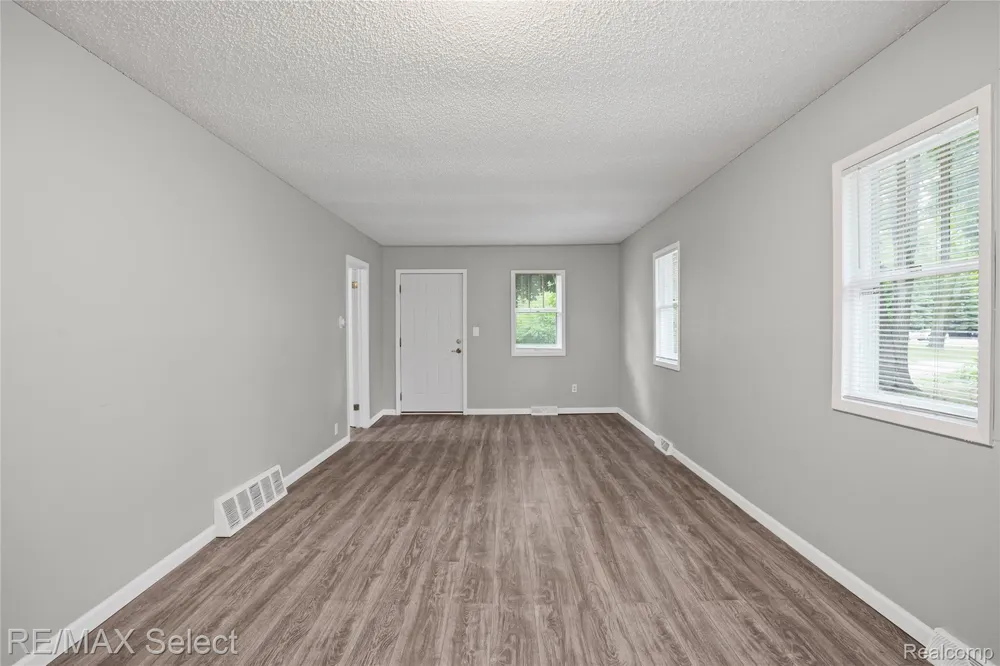 2046 Lambden Road Flint Charter Township, MI 48532