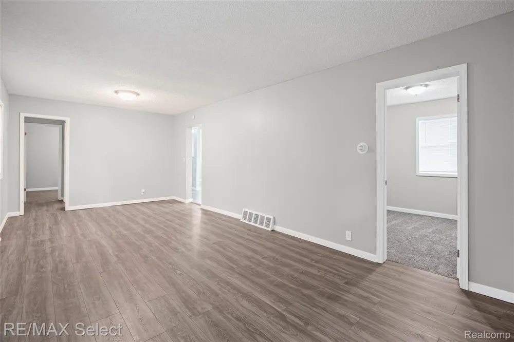 2046 Lambden Road Flint Charter Township, MI 48532