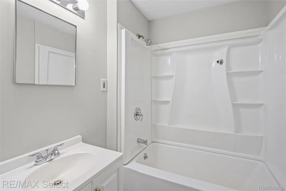 2046 Lambden Road Flint Charter Township, MI 48532