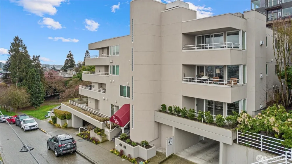 1231 5th Avenue #202 Seattle, WA 98109