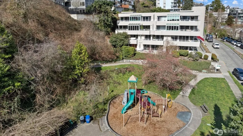 1231 5th Avenue #202 Seattle, WA 98109