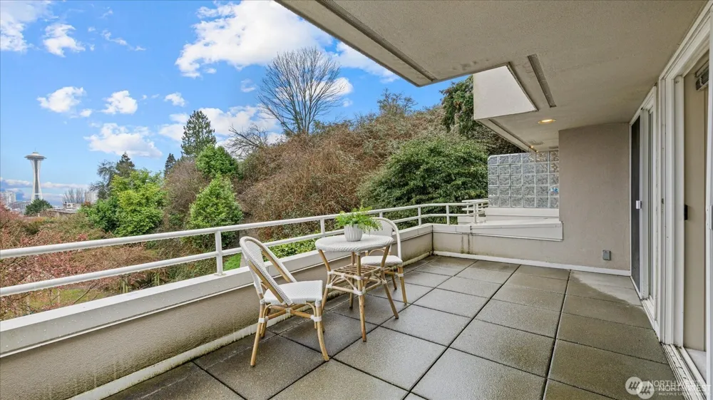 1231 5th Avenue #202 Seattle, WA 98109