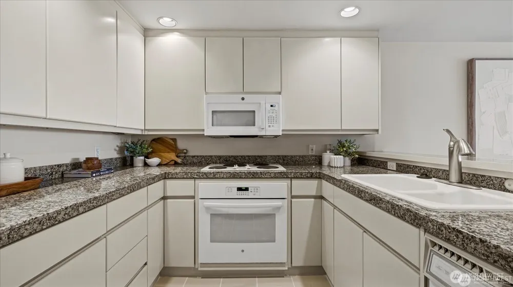 1231 5th Avenue #202 Seattle, WA 98109