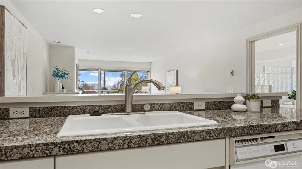 1231 5th Avenue #202 Seattle, WA 98109