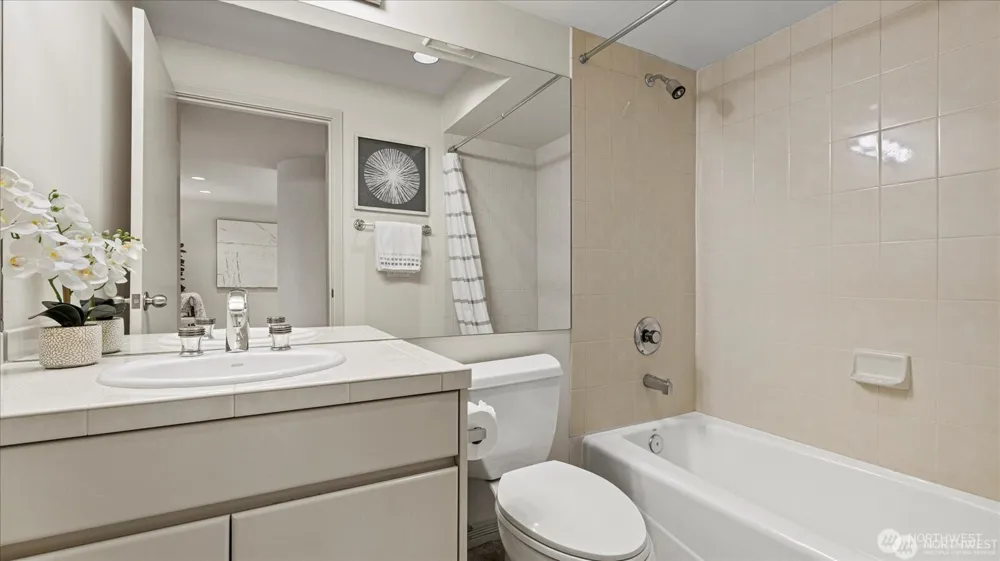 1231 5th Avenue #202 Seattle, WA 98109